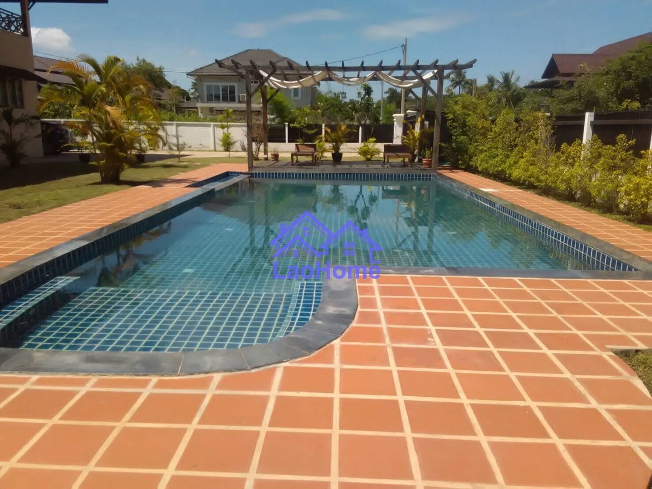 ID: 568 - Home with a pool